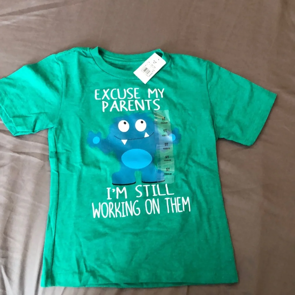 Hybrid Green “Excuse My Parents I’m Still Working On Them” T-shirt 5T - Picture 1 of 5